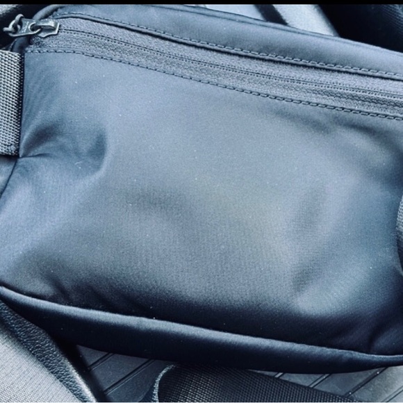 🆕 NWT Lululemon Everywhere Belt Bag 1L Black - Picture 6 of 9